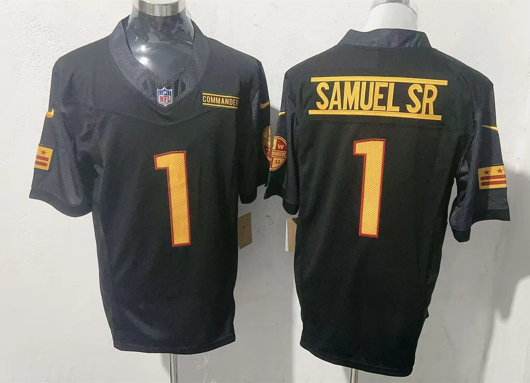 Mens Washington Commanders #1 Deebo Samuel Black Alternate Vapor Limited Jersey